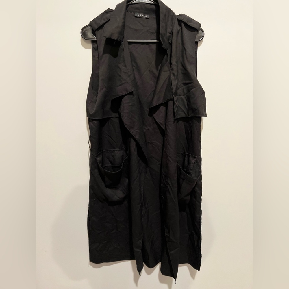 Black duster vest with pockets